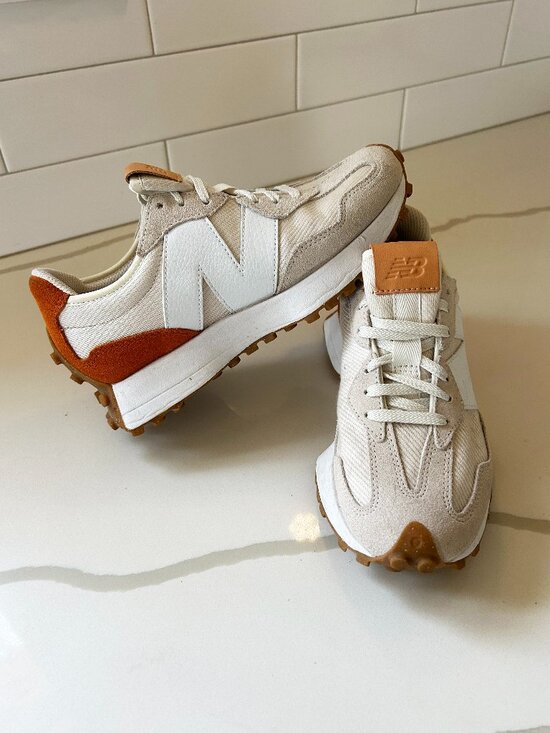 New Balance shoes 327 sz 6 - Picture 3 of 4